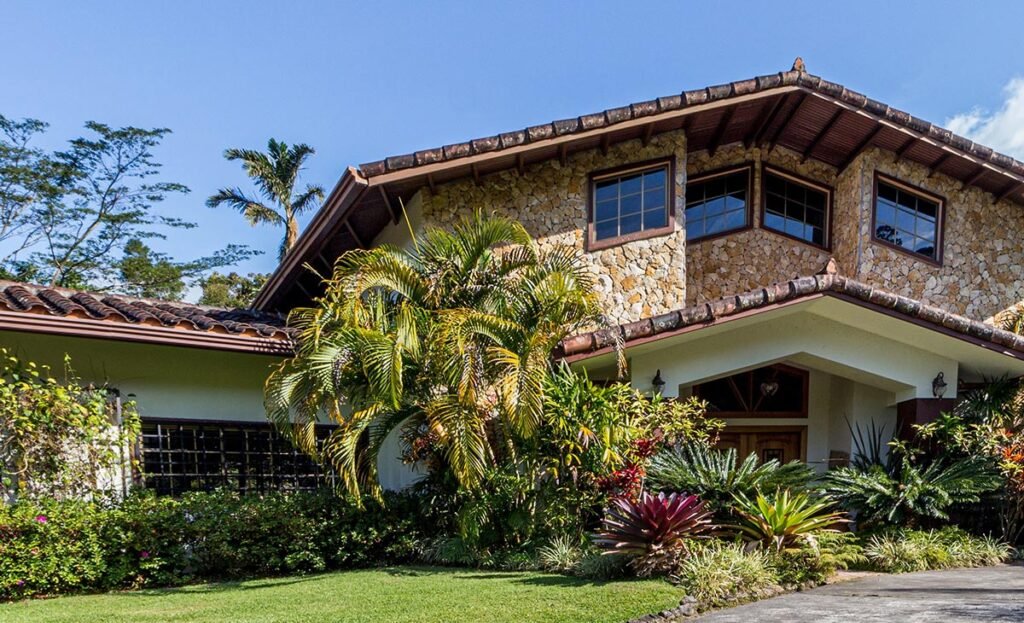 Jardín en parte trasera de la casa